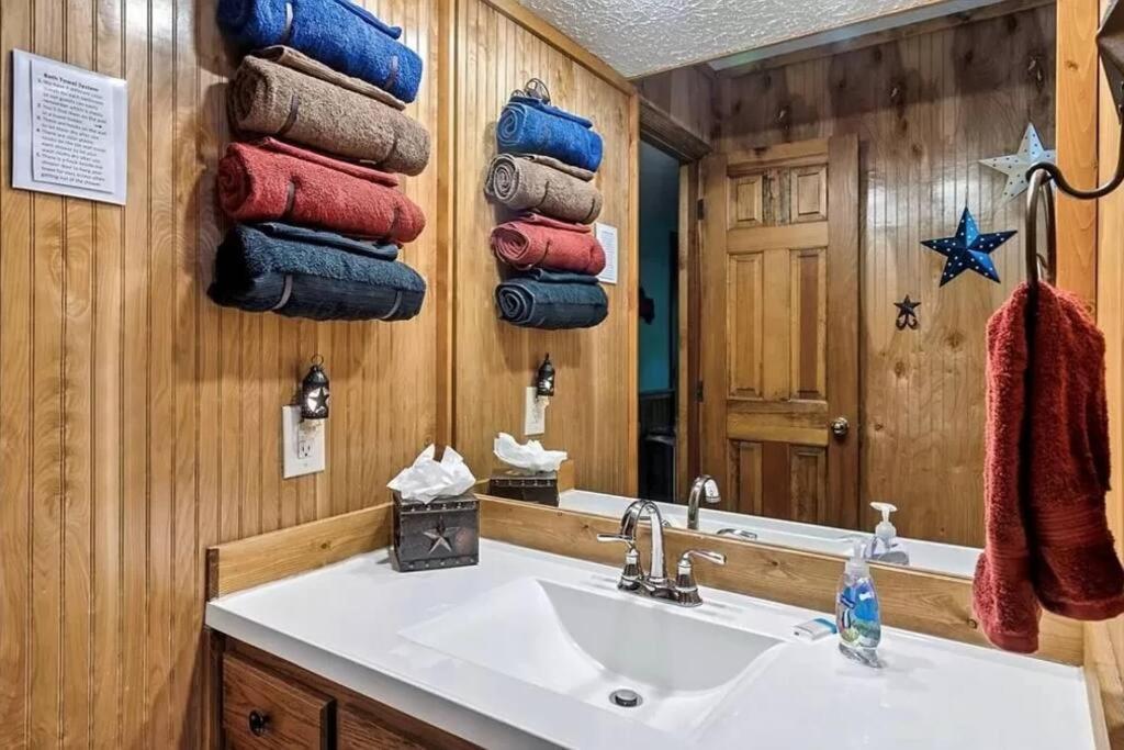 ピジョンフォージ Beary Peaceful Smokies Retreat: Hot-Tub & Poolsヴィラ エクステリア 写真